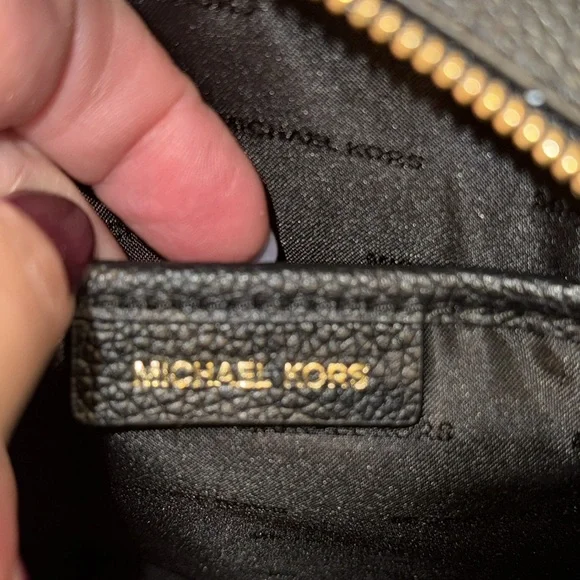 Michael Kors Black Pebbled Leather Canteen Crossbody Bag with Gold Hardware - Picture 8 of 12